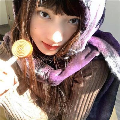 滑板车男孩